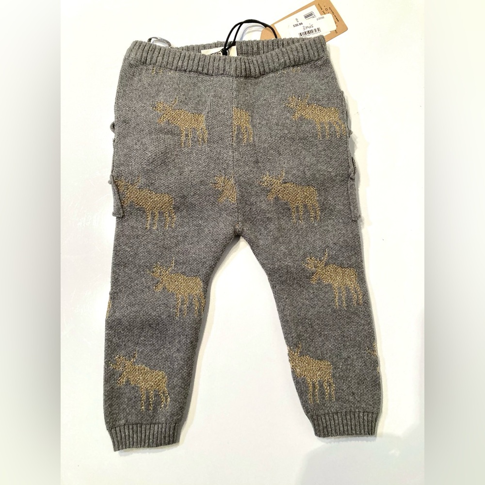 En*fant Gray Knit Pants with Moose Pattern and ruffles on the back